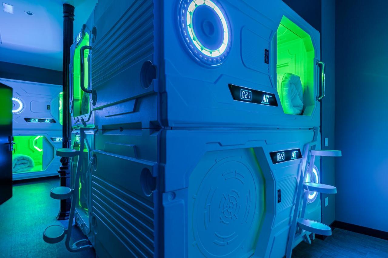 Single Capsule Pod Mixed Dormitory