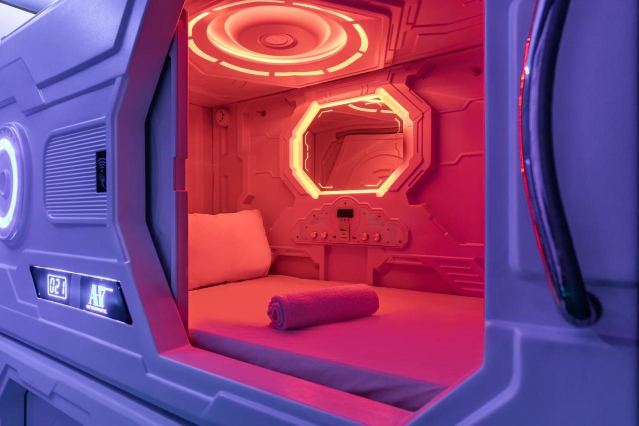 Single Capsule Pod Mixed Dormitory