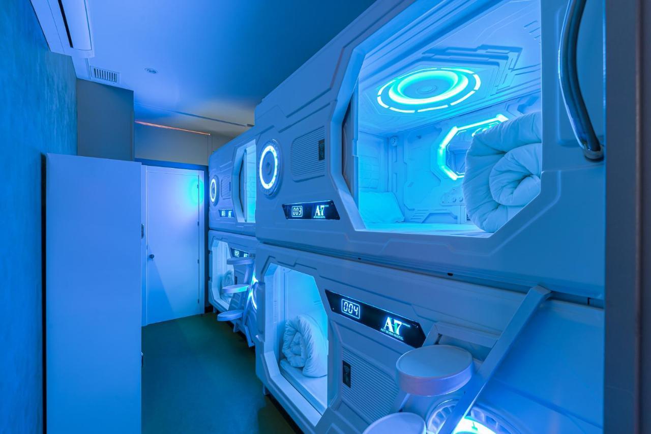 Private capsule room two doubles