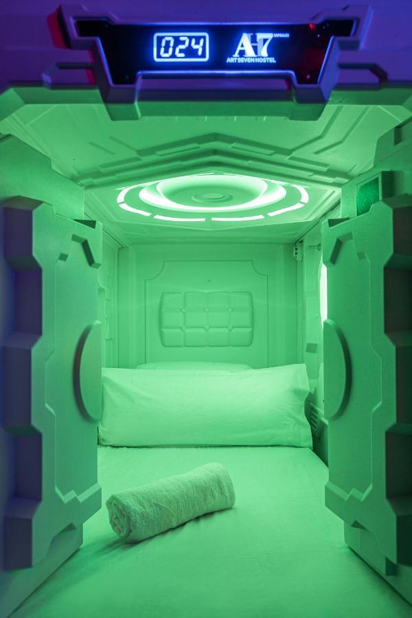 Single Capsule Pod Mixed Dormitory