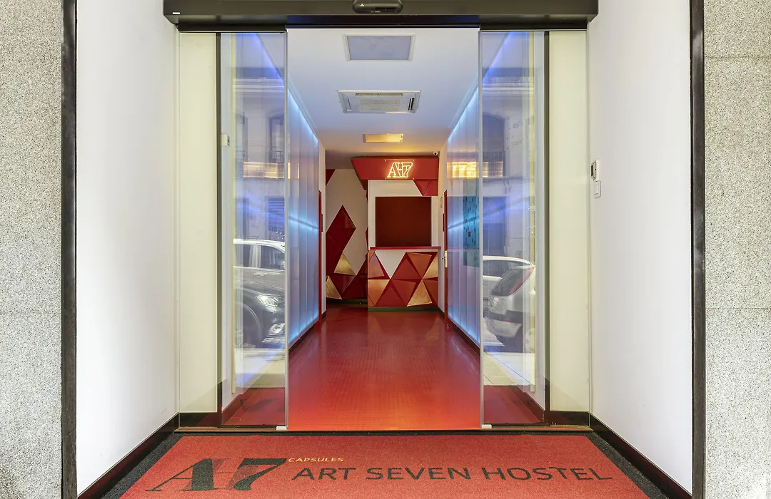 Art Seven Hostel Capsules-1